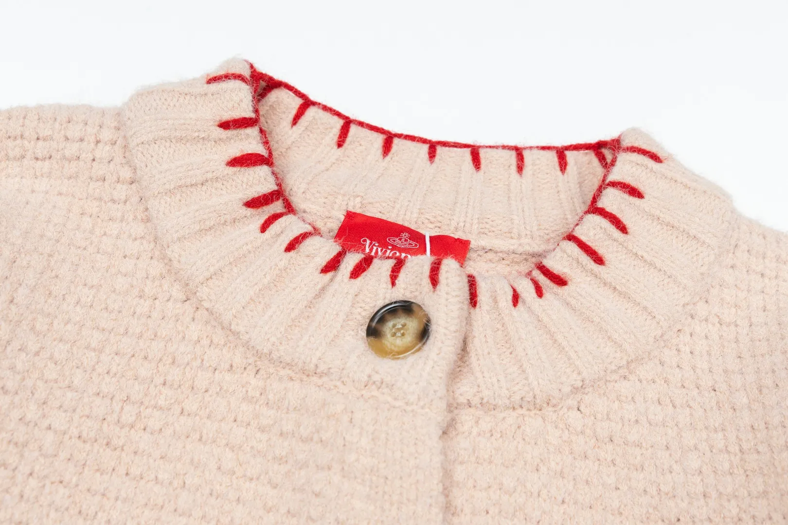 VIVI 163 #Explosive Style Coming vivienne west wood 2025 Christmas🎄Limited Scarf Cardigan Top Original Restored ✅The Top Version on the Internet Popular Style Available in All Grades of Quality The Whole Clothes weighs Three Kilograms Supports Weighing Not Free of Charge Differentiates Products on the Market with Thin and Paper-like Pictures My Home Must Be a Ceiling There Are Too Many People Following the Trend Look at the Quality Before Comparing Prices 30% Wool Thick Needle Top Version Customized Original Open-Mold Horn Button All details are restored. The scarf neckline and hem cannot be made by machine. All red threads are sewn by hand. Every stitch is the cost. Size: 1 yard, 2 yards, 3 yards. Color: apricot, black
